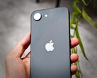 Proprio come l'iPhone 16e illustrato, l'iPhone 17e di Apple potrebbe offrire una sola fotocamera sul retro