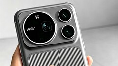 Un'immagine, presumibilmente generata dall'intelligenza artificiale, dell'Honor Magic9 Pro Max, che, secondo quanto riferito, sarebbe dotato di una fotocamera Arri con sensore frontale quadrato.