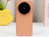 Il Vivo X500 Pro Max arancione sarà disponibile come modello globale con una batteria più capiente rispetto alla versione UE, secondo un'inserzione di un rivenditore di Hong Kong.