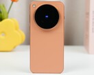 Il Vivo X500 Pro Max arancione sarà disponibile come modello globale con una batteria più capiente rispetto alla versione UE, secondo un'inserzione di un rivenditore di Hong Kong.