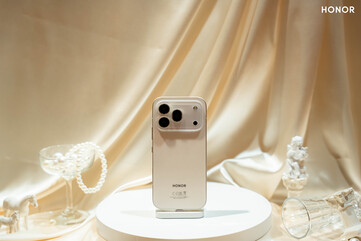 Il Honor 600 Pro in versione bianco oro