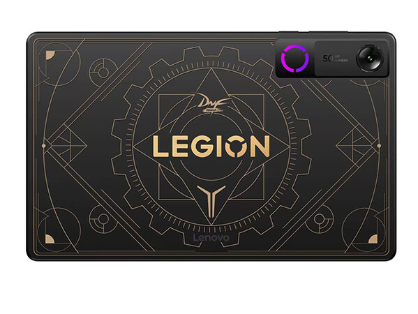 Legion Y700 Gen 5 Warrior Edition ha un design personalizzato sul retro.