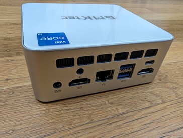 Posteriore: Adattatore AC, cuffie da 3,5 mm, 2x HDMI 2.0 (4K60), Gigabit RJ-45, USB-A 2.0, USB-A 3.2, USB-C (no PD)