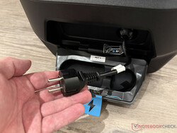 Cavo di alimentazione retrattile per l'alimentatore