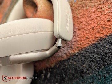 I padiglioni auricolari possono essere piegati a 90 gradi
