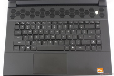 Layout della tastiera quasi identico a quello dell'Alienware x16 R1