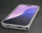 L'iPh0n3 di Obsoless presenta un design in nylon e una porta USB Type-C montata lateralmente. (Fonte: Ken Pillonel)