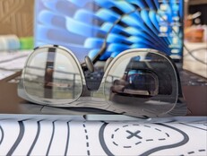 One Pro in modalità 'Clear' collegato a un MacBook Air