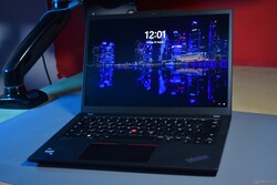 in recensione: Lenovo ThinkPad X13 G4, campione in prova fornito da