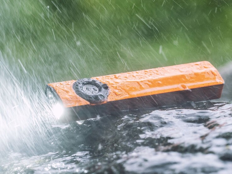 L’Olight ArkPro Ultra è dotato di resistenza all’acqua conforme allo standard IPX7.