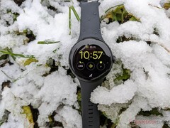 Il Pixel Watch ha fatto molta strada da quando lo abbiamo recensito l&#039;anno scorso. (Fonte: NotebookCheck)