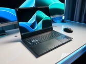 Recensione del notebook HP Omen Transcend 16 (2024): Una macchina per il gaming con RTX 4070 e un display OLED