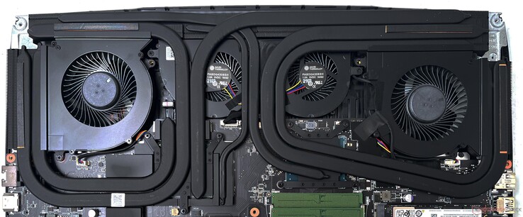 MSI Cooler Boost Titan impiega un sistema di raffreddamento a quattro ventole e sette heatpipe