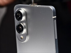 Il Galaxy S25 Edge dovrebbe rivaleggiare con l'iPhone 17 Air. (Fonte immagine: @r3dash)