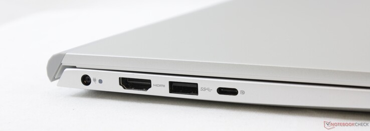 A sinistra: adattatore AC, HDMI 1.4, USB-A 3.2 Gen. 1, USB-C Gen. 2 w/ DisplayPort e alimentazione