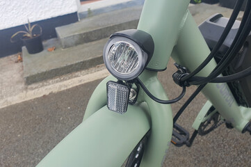 Luce anteriore sulla e-bike Touroll B2