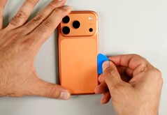 Si dice che l’iPhone Ultra di Apple sia dotato di due batterie.