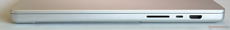 Esempio corretto: Lettore di schede SDXC, USB-C 4.0 con Thunderbolt 5 (120 Gbps, DisplayPort 2.1, Power Delivery), HDMI