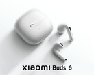 Xiaomi sostiene che i Buds 6 durano fino a 35 ore tra una ricarica e l'altra, tenendo conto della custodia di ricarica.
