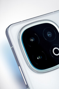 La gobba della fotocamera di iQOO 13... (Fonte: Digital Chat Station via Weibo)