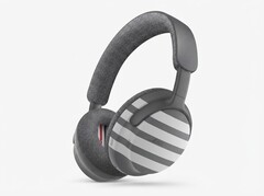 Le cuffie QuietComfort Ultra di Bose in edizione limitata firmate Thom Browne costano più del doppio rispetto al modello standard.