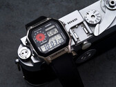 La Casio M-Edition si ispira al design delle fotocamere Leica M a telemetro.