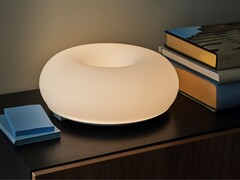 La lampada da tavolo/parete intelligente Varmblixt LED di IKEA è ora disponibile in alcuni Paesi