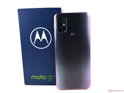 Recensione del Motorola Moto G30. Dispositivo fornito da Motorola Germania