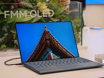 Alcuni punti salienti dello stand di TCL CSOT al MWC 2025. (Fonte: Notebookcheck)