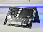 Il Lenovo ThinkBook 14 Gen 8 IAL, con la cover posteriore rimossa (fonte: Benjamin Herzig/Notebookcheck)