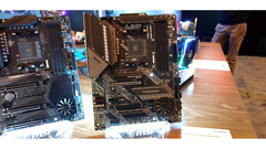 MAG X570 Tomahawk WiFi presentata al CES (Source:www.overclock3d.net)