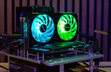 Il KFA2 GeForce RTX 4060 Ti EX durante le nostre misurazioni di rumore