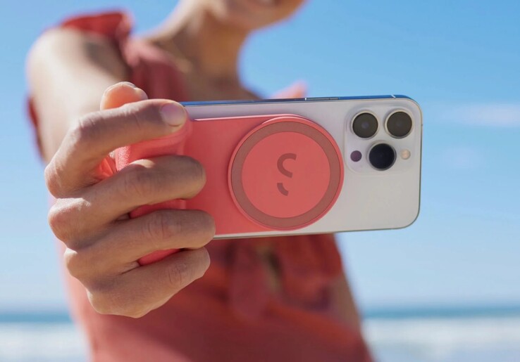 Qi2 consente di utilizzare accessori magnetici come lo SnapGrip. (Fonte: Shiftcam)