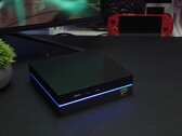 Mini PC da gioco Yohris con porte frontali e striscia luminosa a LED (Fonte immagine: ETA PRIME/YouTube)