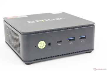 Parte anteriore: Pulsante di accensione, cuffie da 3,5 mm, USB-C 3.2 con Power Delivery + DisplayPort, 2x USB-A 3.2 Gen. 2