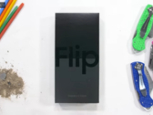 Lo Z Flip4. (Fonte: JerryRigEverything via YouTube) 